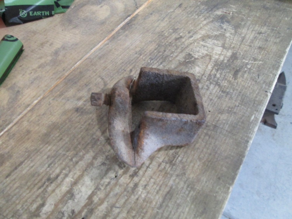 Windmill Pump Pole Guide, girt mounted version