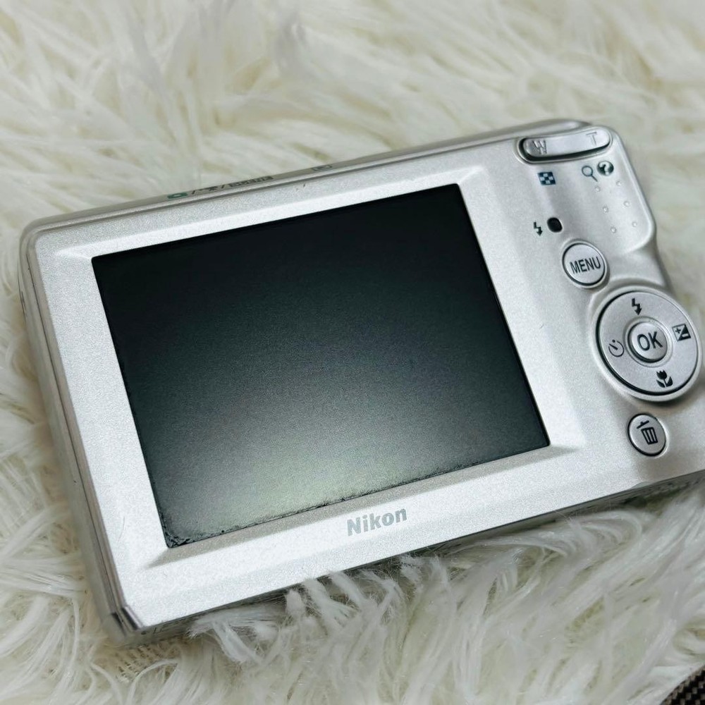 Nikon COOLPIX L19 Compact Digital Camera