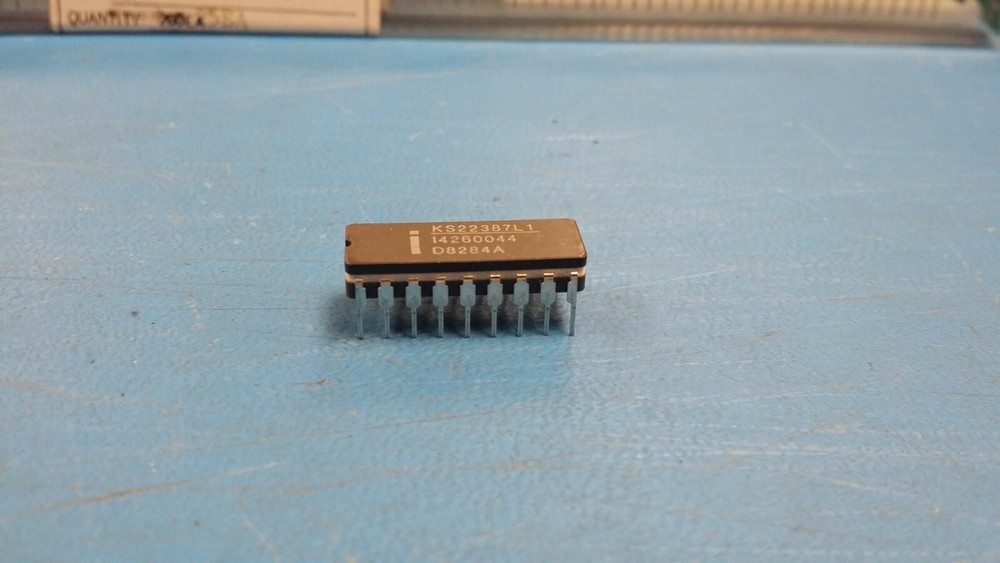 (1 PC) D8284A INTEL Processor Specific Clock Generator, 24MHz, MOS, CDIP18