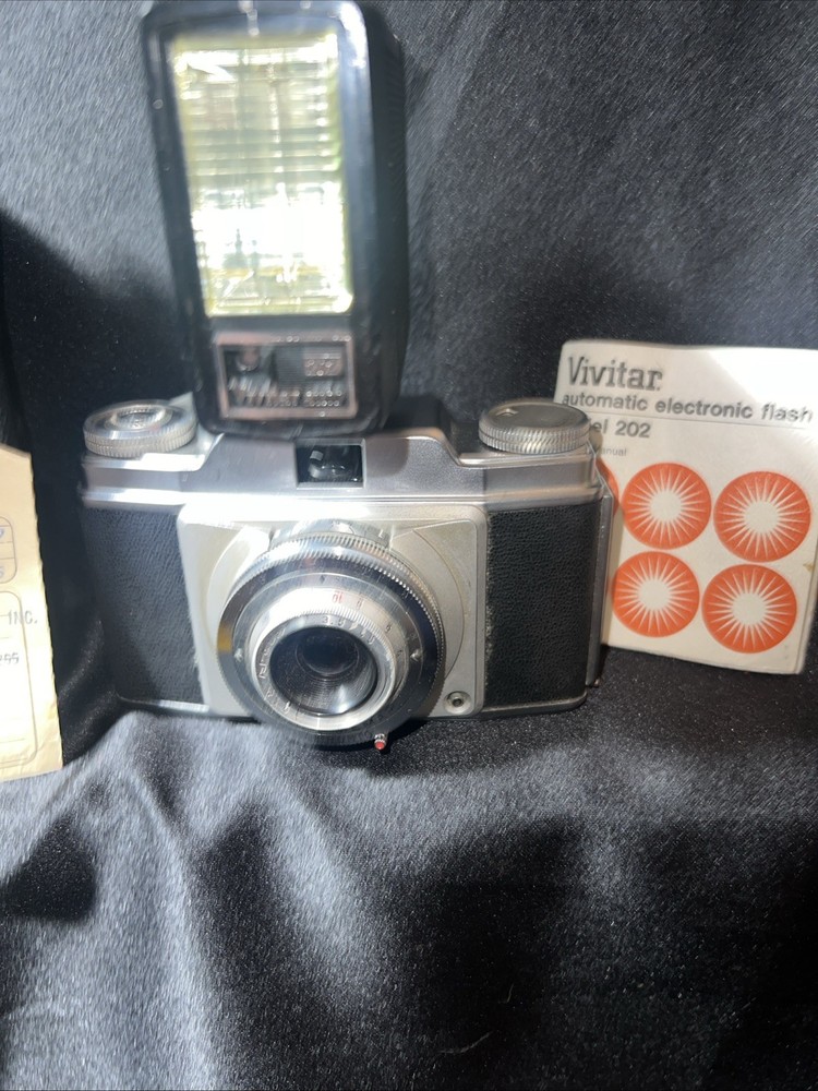 Vintage Vivitar Automatic Electronic Flash Camera Model 202
