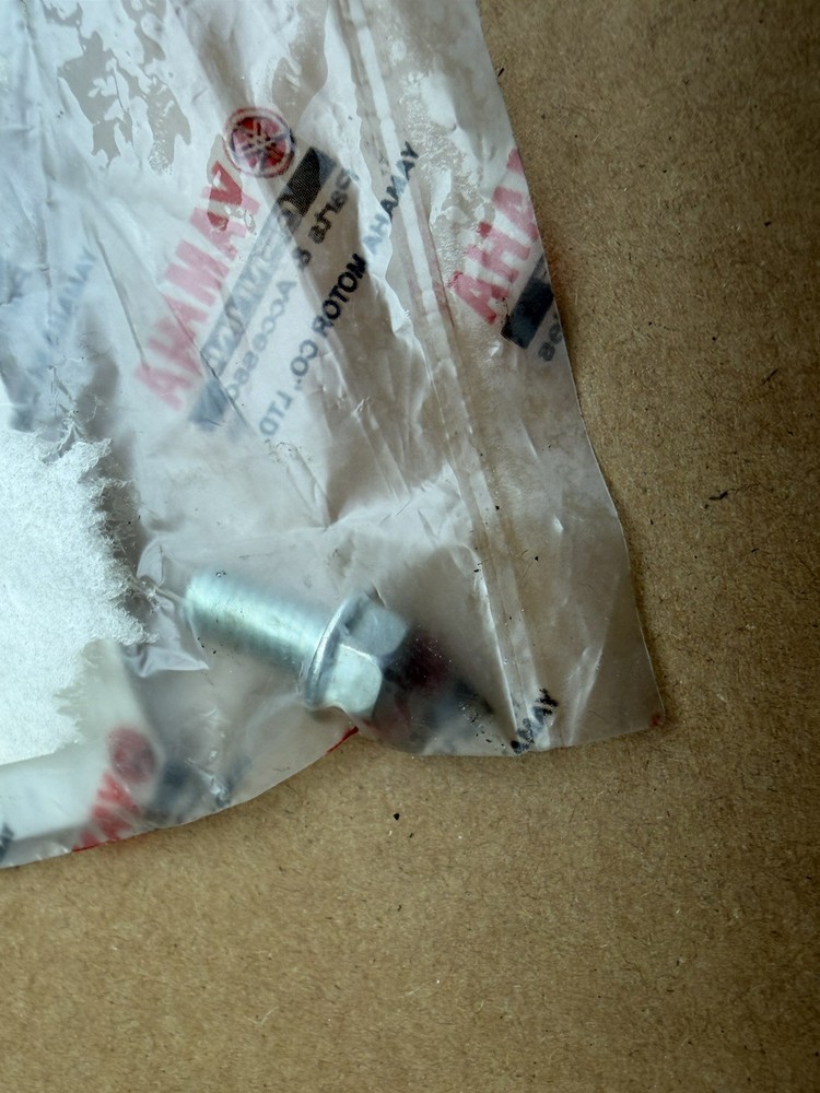 Original Yamaha CZD300-AX-MAX BOLT 95022-06012