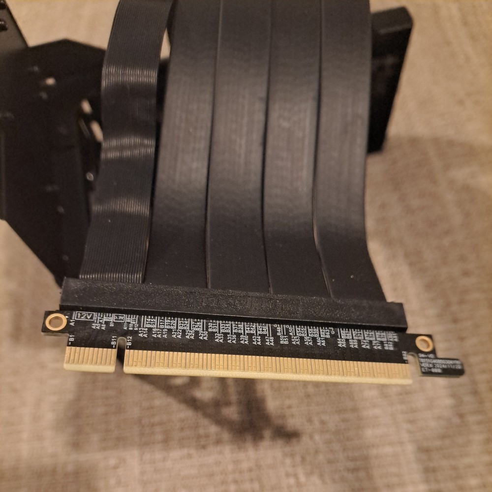 Lian Li VG4-4-V2X UNIVERSAL 4- SLOTS VERTICAL GPU KIT Mount (Gen 4 Riser) Black