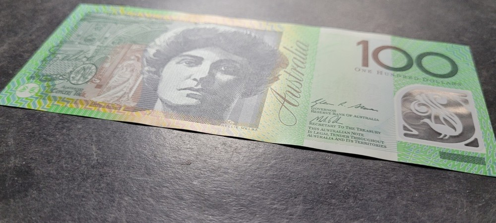 Australia 2014 $100 Almost Uncirculated Bg