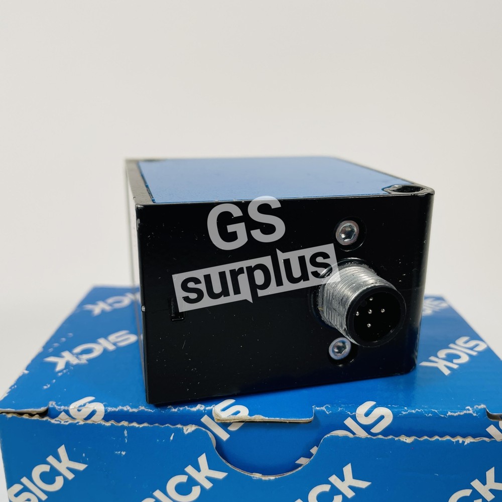 New SICK DT50-2B215252 / 1065661 Distance Sensor