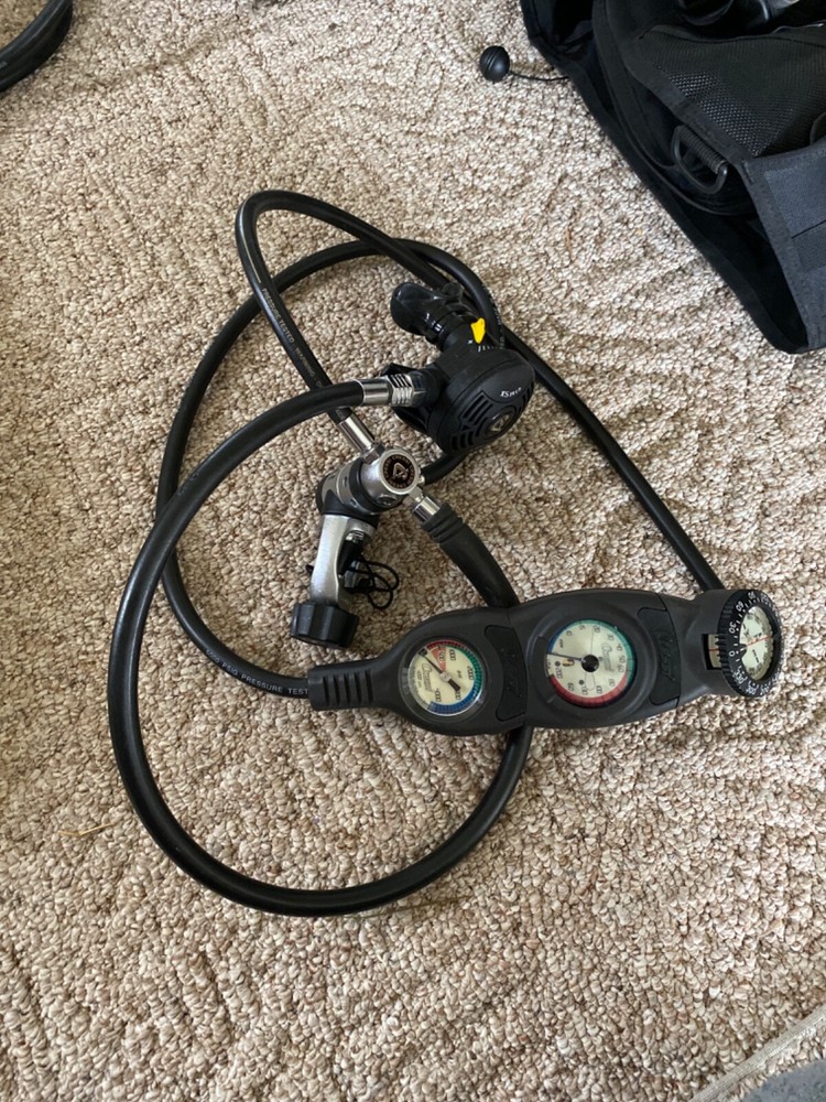 Medium Cressi BCD and 1st and 2nd stage regulator package