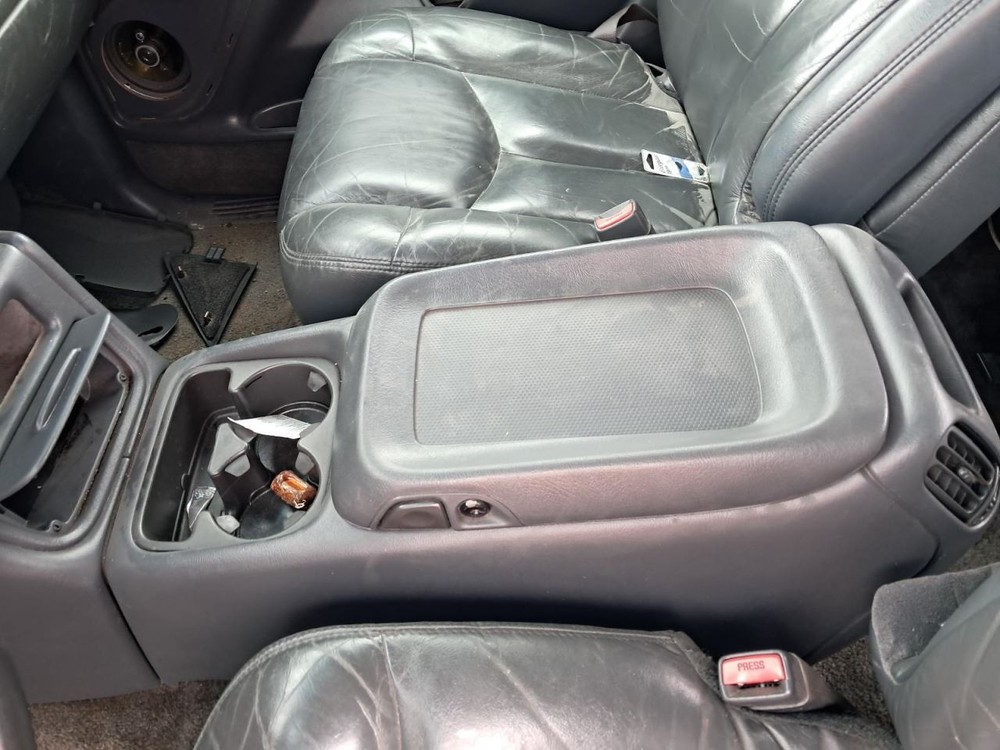 AVALNCH15 2002 Glove Box 4816283