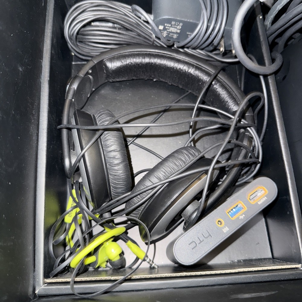 HTC Vive VR Headset, headset only read desc