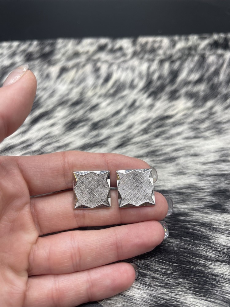 Stunning Silvertone Vintage Cuff Links #Q38
