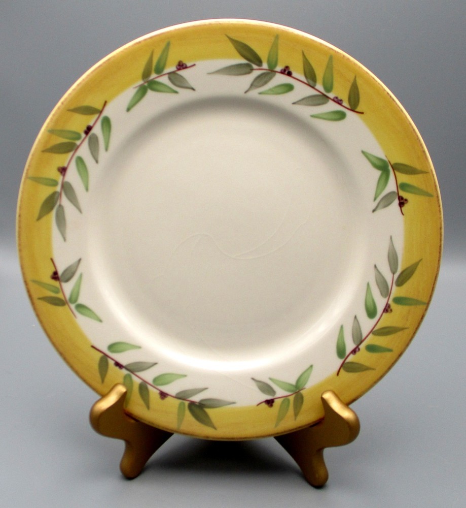 Crate & Barrel Brittany 16 pc Dinnerware Set (Service for 4) - Discontinued