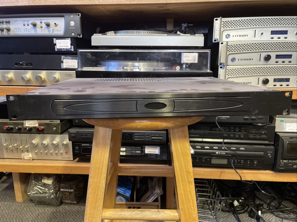 Middle Atlantic LT-1R Rackmount Light Spring Loaded LED Case With Power Supply