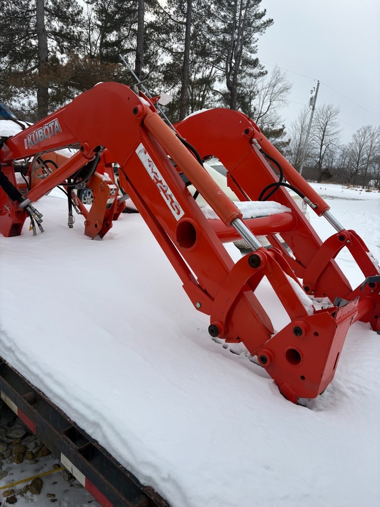 Kubota LA2255 Loader Frame Tractor M6-131 M6-141