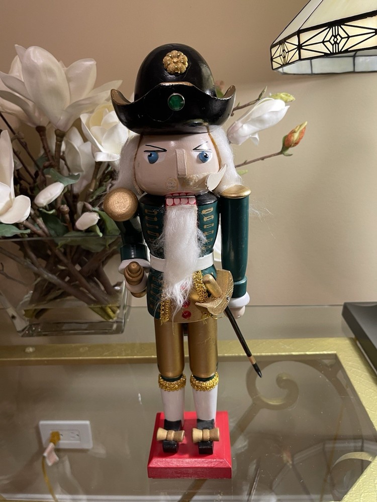 VINTAGE NUTCRACKER RARE PIECE AS IS