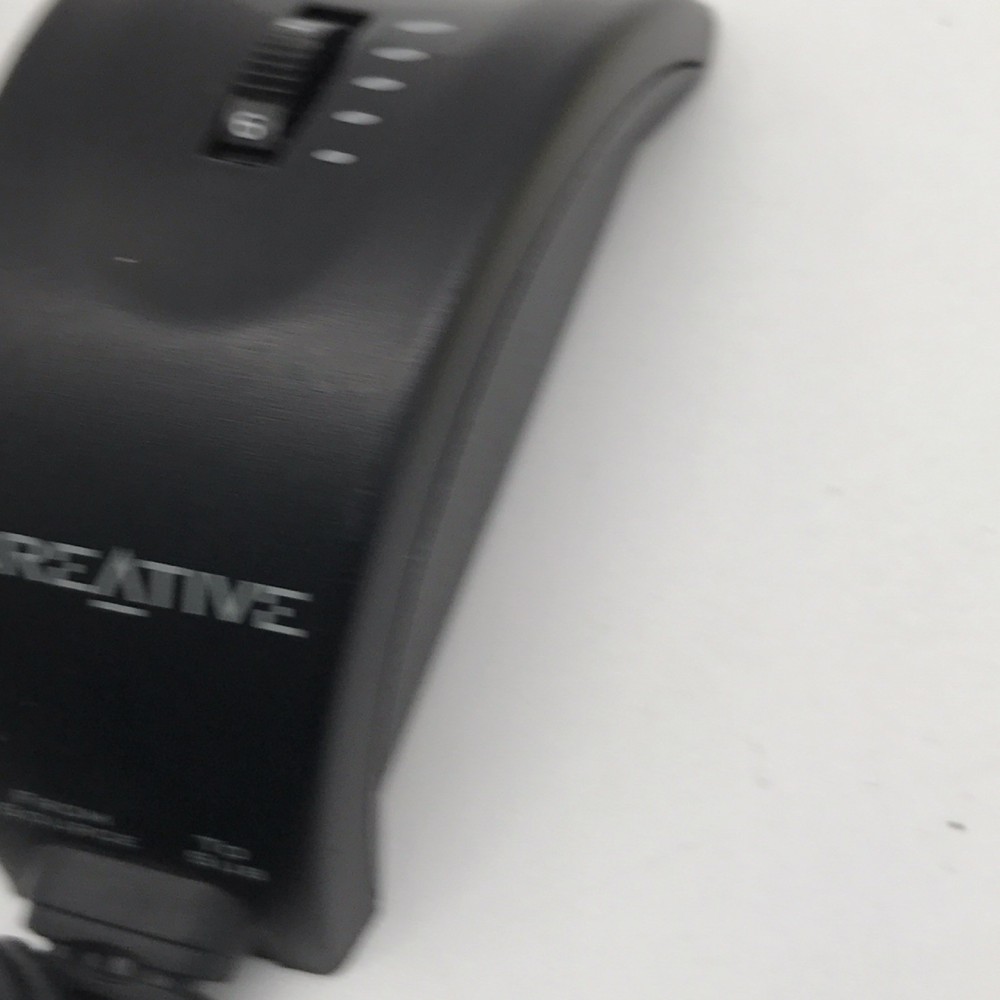 Creative Wired Volume Controller 6ft Long 3.5mm Audio Jacks Black