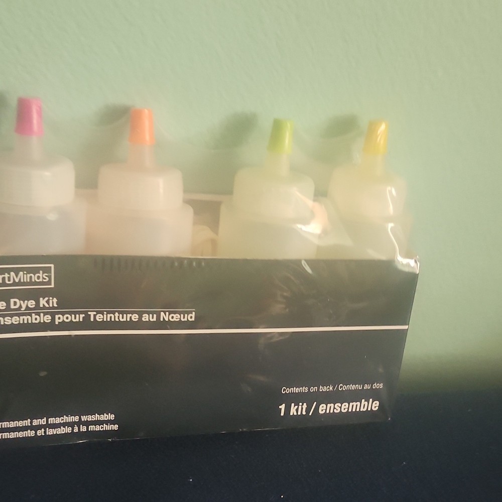 ArtMinds Tie-Dye Kit Squeeze Bottle Permanent Machine Washable