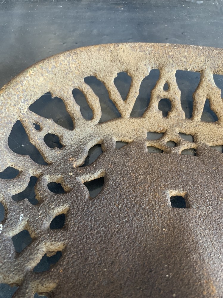 VINTAGE CAST IRON FARM SEAT