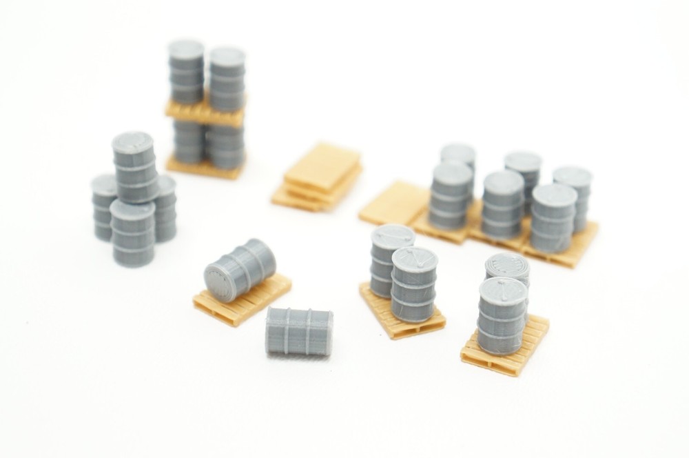 HO Scale Pallets & Drums - 20 Silver Drums & 12 Pallettes - Loading Dock