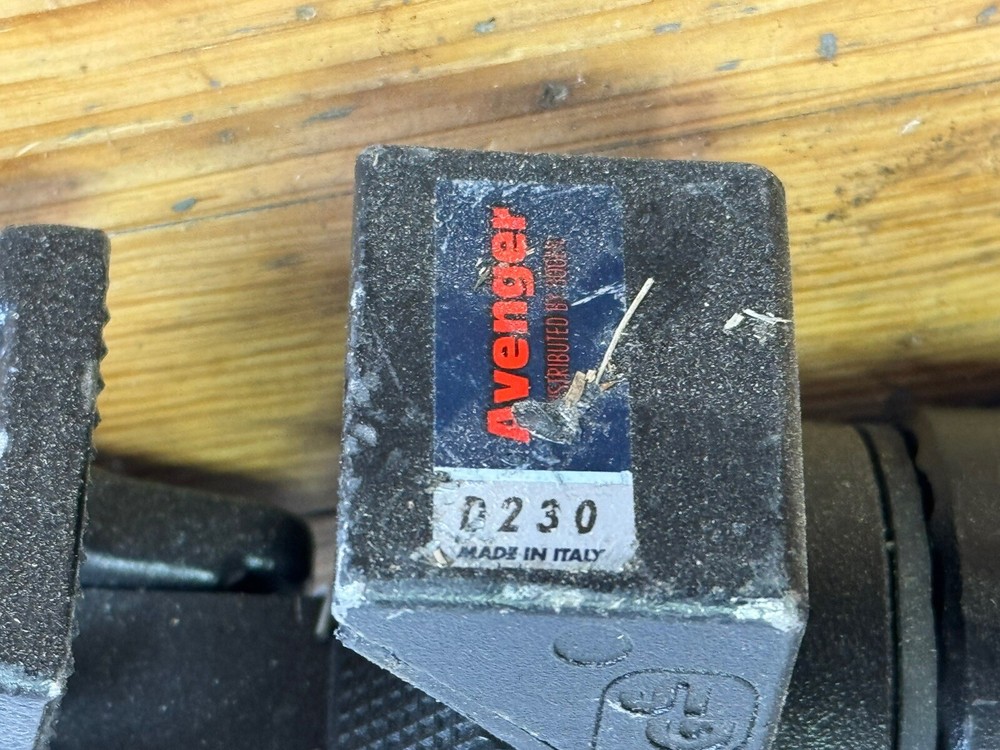 Avenger Super Clamp Grip Head, Black #D230 Great Shape