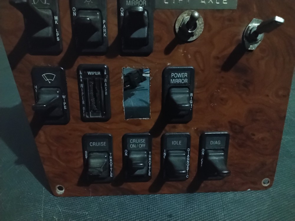 International 9400 SWITCH Dash Panel - Used