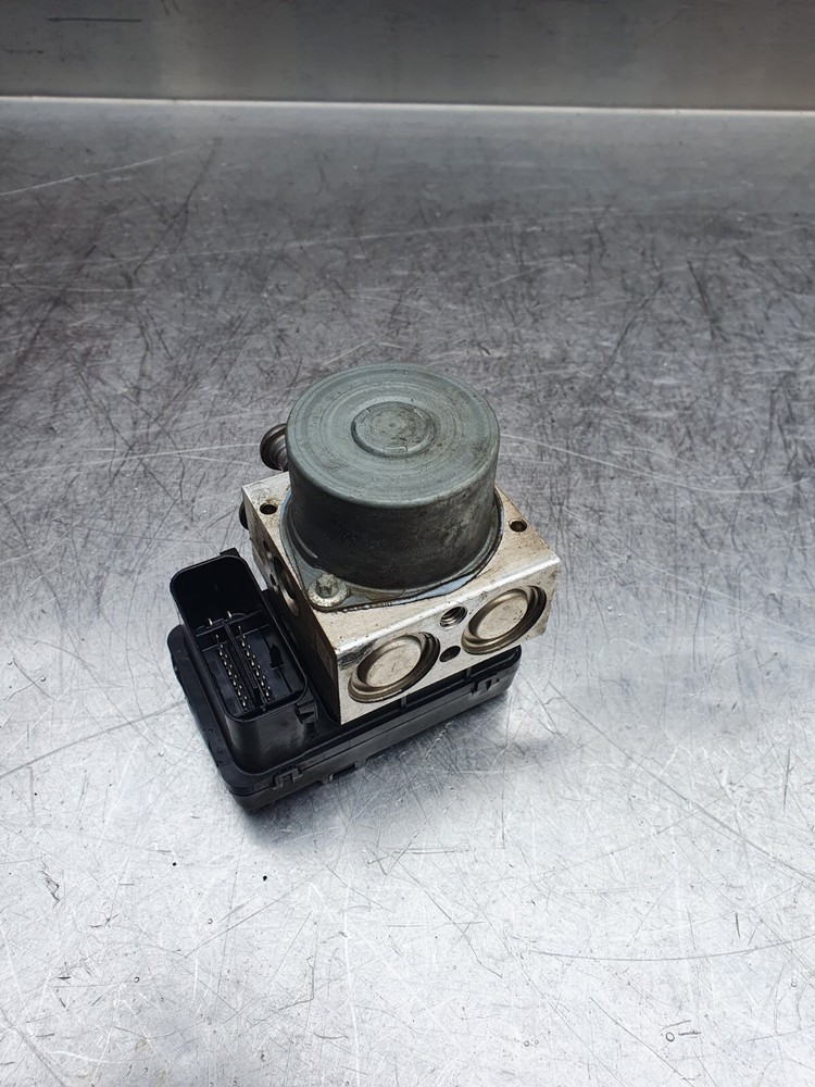 (K) Husqvarna TR 650 Terra / Strada 2013-2015 ABS Control Unit Module Pump OEM