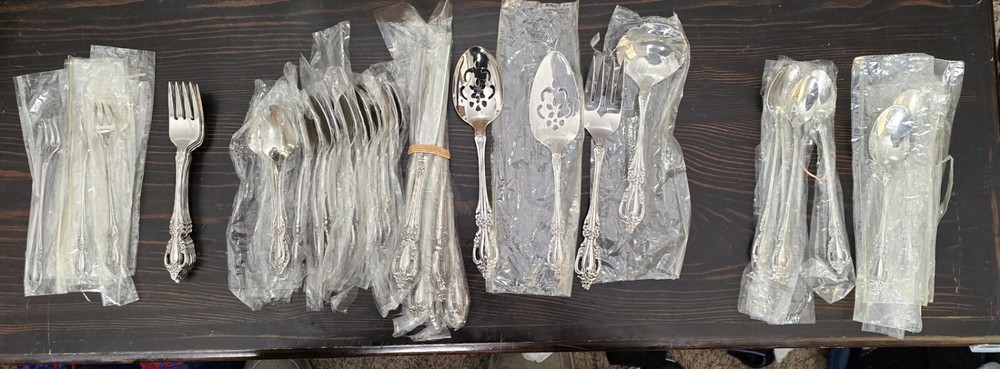 vintage oneida flatware set