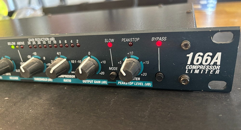 dbx Professional products 166A Compressor Limiter