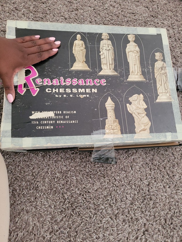 Renaissance Chessman E.S. Lowe 1959 Boardgame With Booklet Complete Felt Bottom