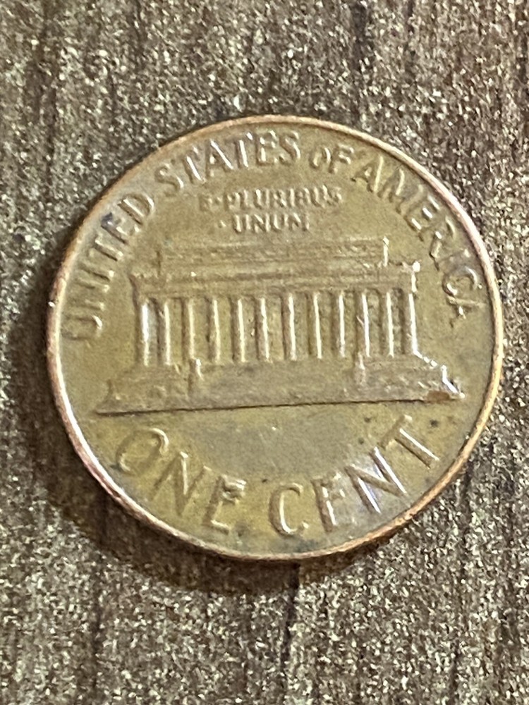 1966 P Lincoln Memorial Cent Two Large Die Chips On Reverse. 66A.