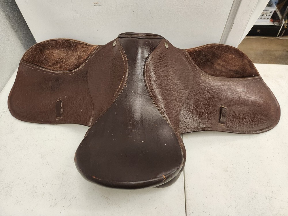 Vintage All Leather English Ritequest Riding Saddle