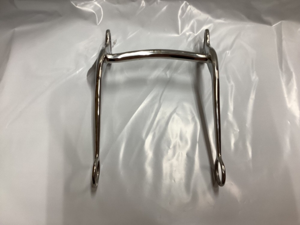 Low port curb bit with 8in shank