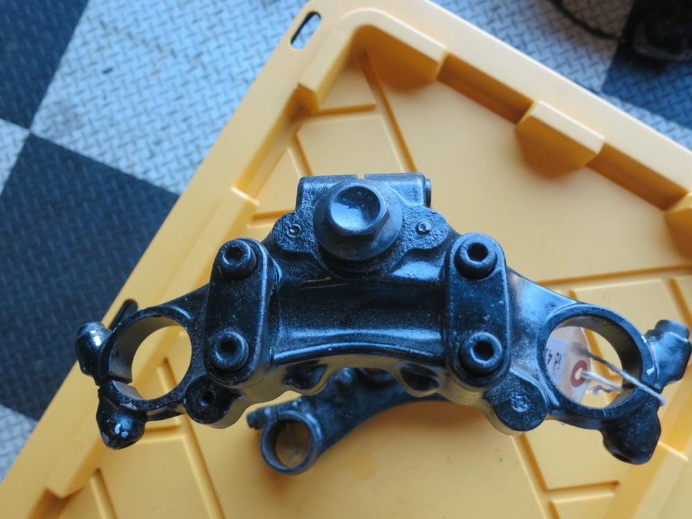 82 YAMAHA SECA TURBO TRIPLE CLAMP ASSY
