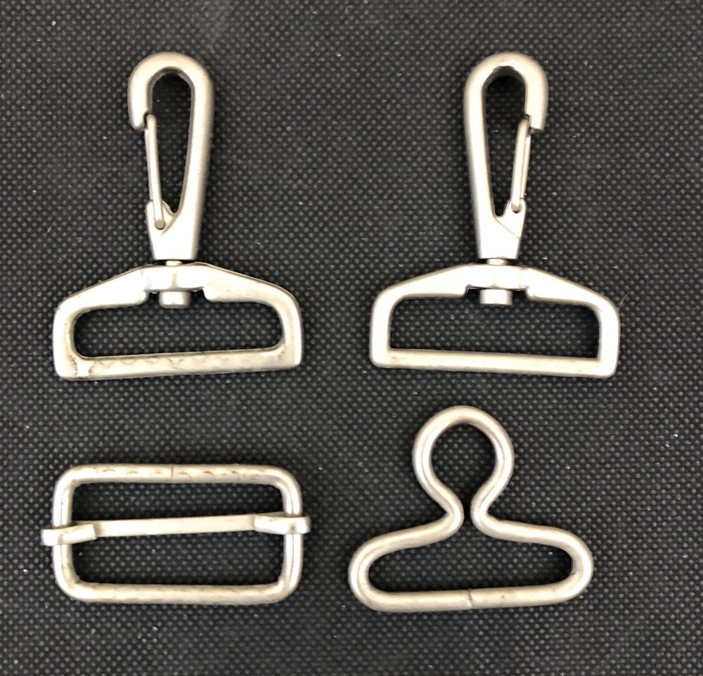 Metal Hardware for a Cloth Strap