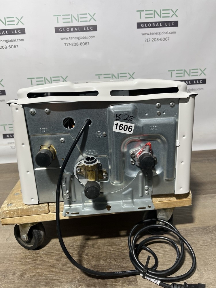 Rinnai V75iN Indoor Tankless Water Heater 180k BTU Natural Gas (B-28 #1606)