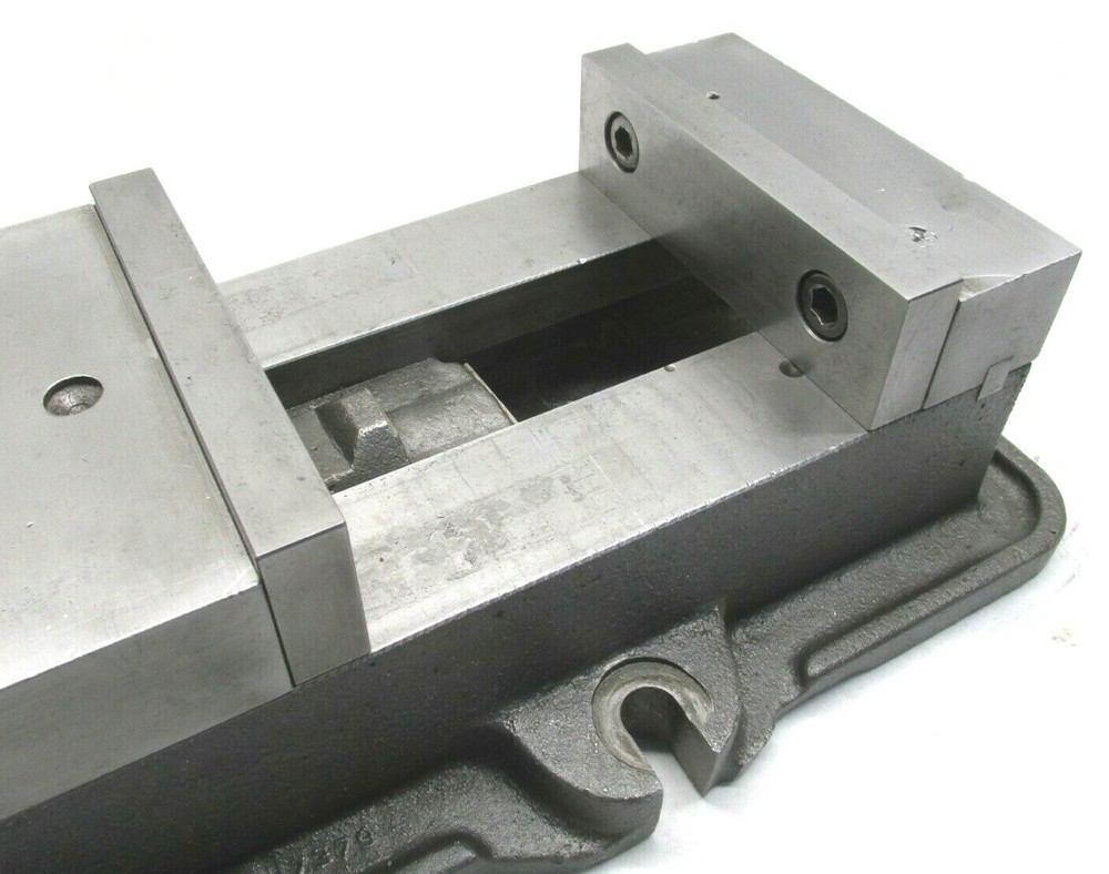 KURT ANGLOCK 6" MILLING MACHINE VISE w/ JAWS & HANDLE - #D60