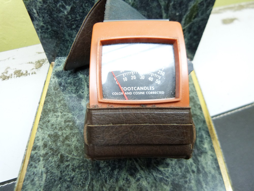 GENUINE FOOTCANDLES TYPE 214 LIGHT METER (2a)