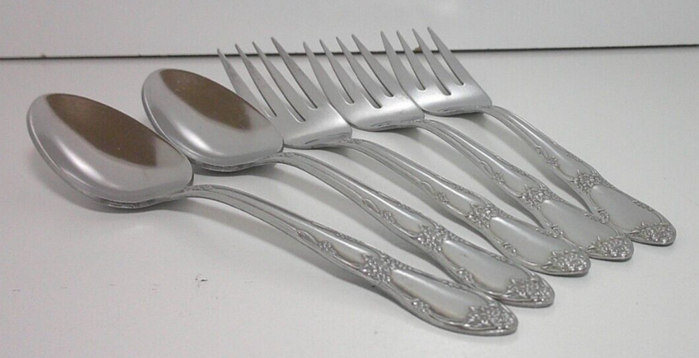 William Rogers 5 Piece Oneida flatware