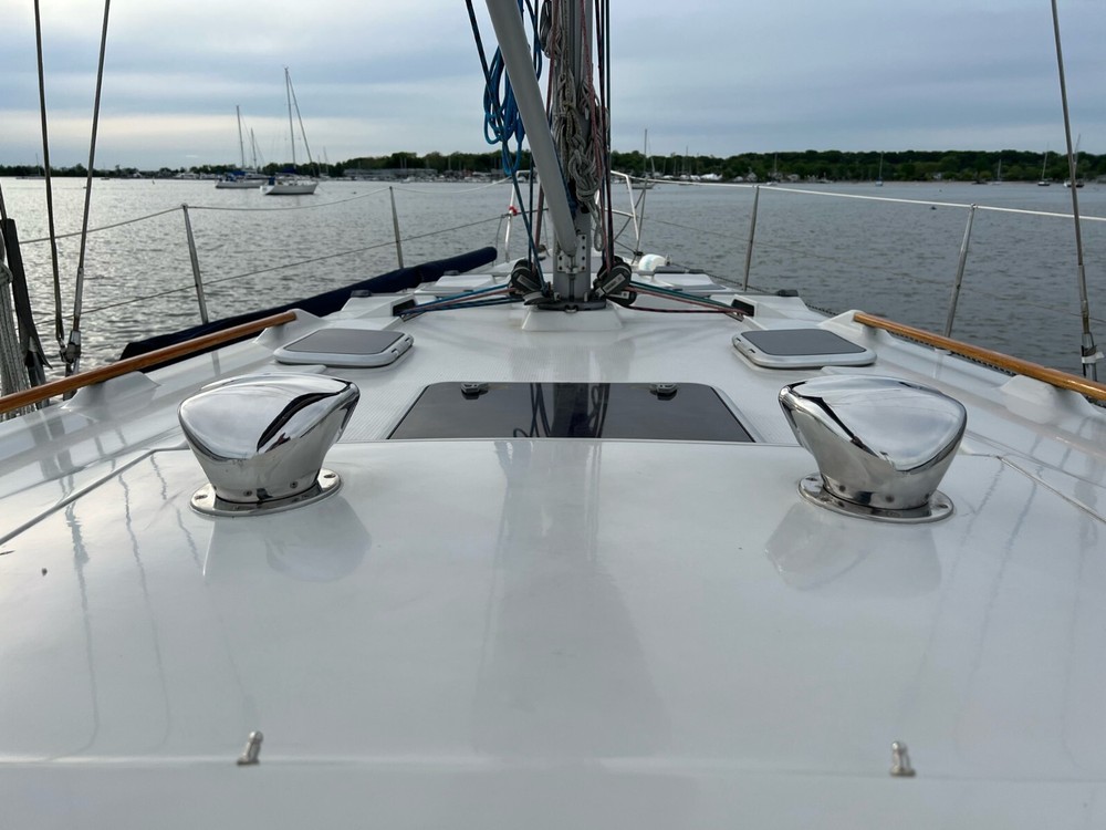 (1) 4" Low Profile Dorade Cowl Vent with Deck Plate Set