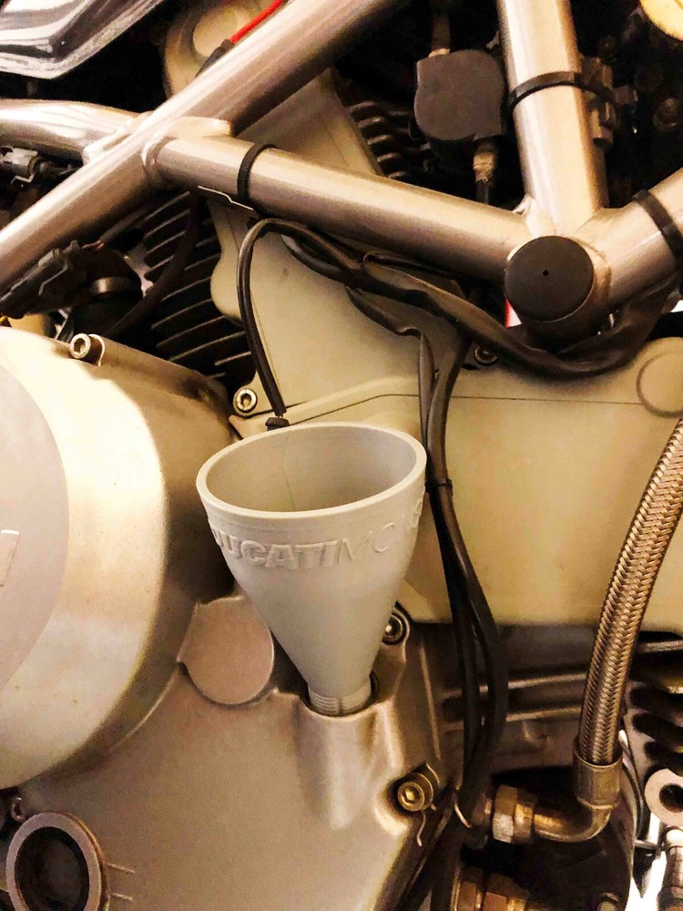 Ducati Monster  - Oil funnel threaded