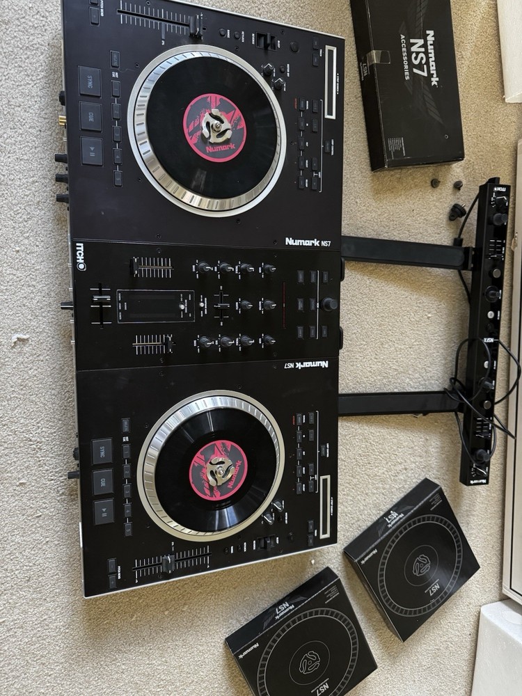 Numark NS7FX Digital DJ Controller