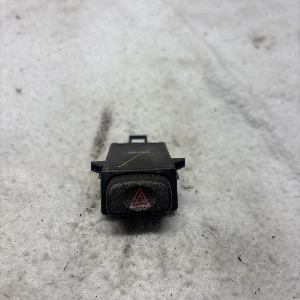 2000 - 2005 Cadillac Deville Hazard Emergency Light Switch BuTTon 25717688