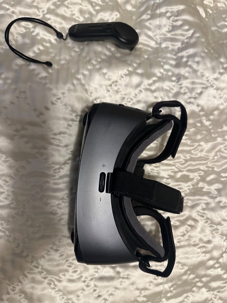 SAMSUNG Gear VR (2017 Edition) with Controller for Galaxy S8