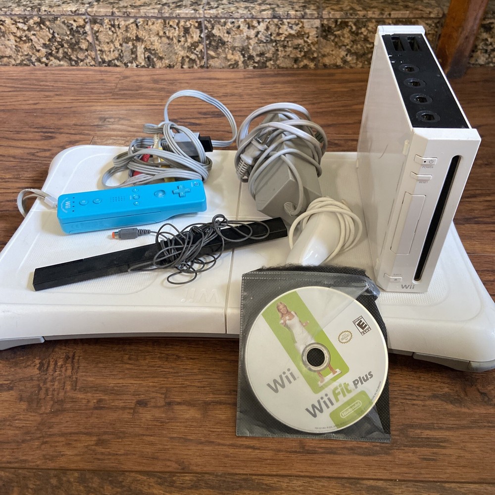 wii consule and Balance board