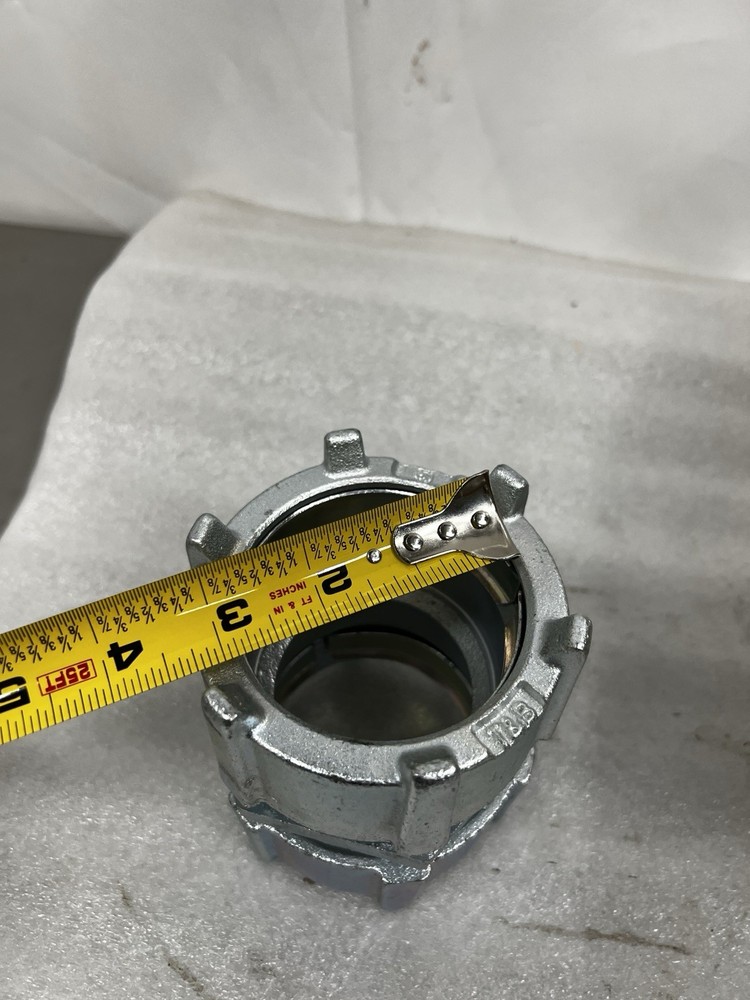 Thomas & Betts 8720 2-1/2" Threadless Coupling