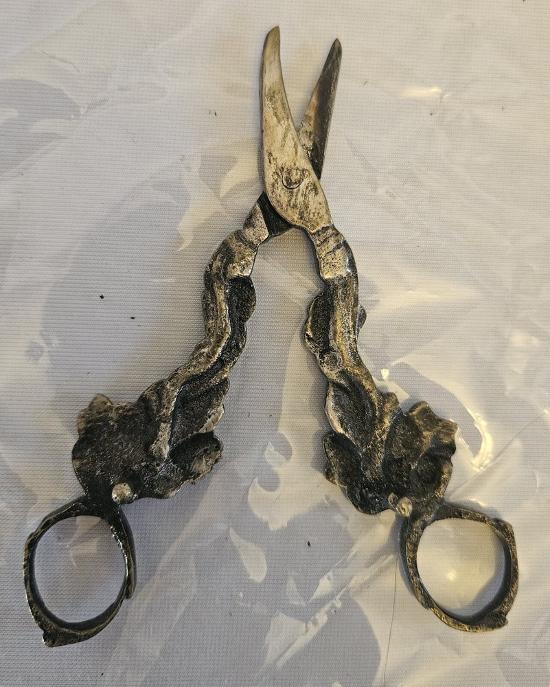 Antique Silver-Plated Victorian Style Grapes Scissors Grapevine Floral Pattern