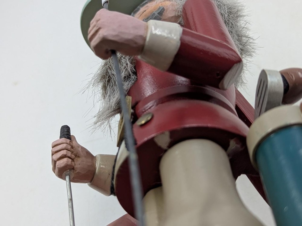 BRN Design 11.5” Nutcracker – Golfer 19th Hole