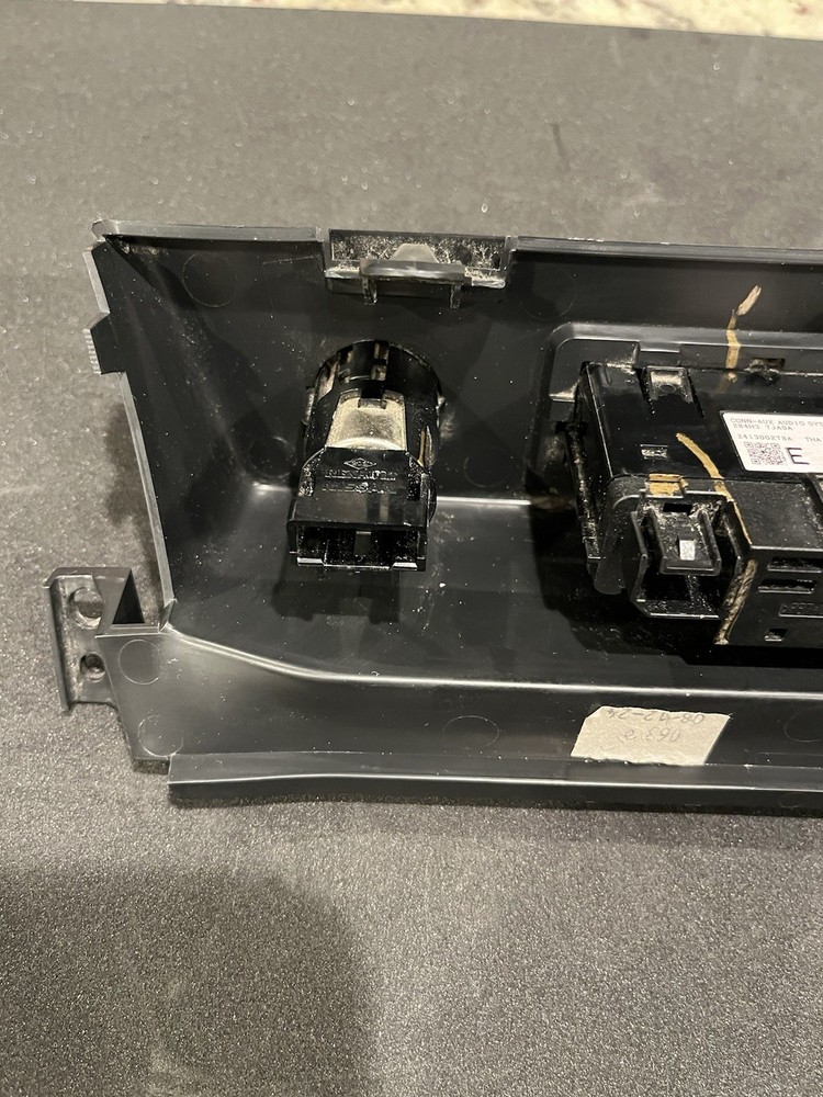 💎 2024 Nissan Rogue Front Console Panel w/Charger Cigarette Lighter Button OEM