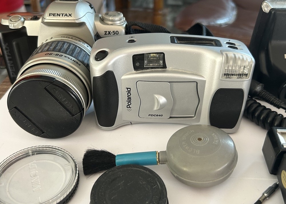 HUGE LOT *UNTESTED* Cameras / Flashes Accessories PENTAX QUANTUM SUNPAK VIVITAR