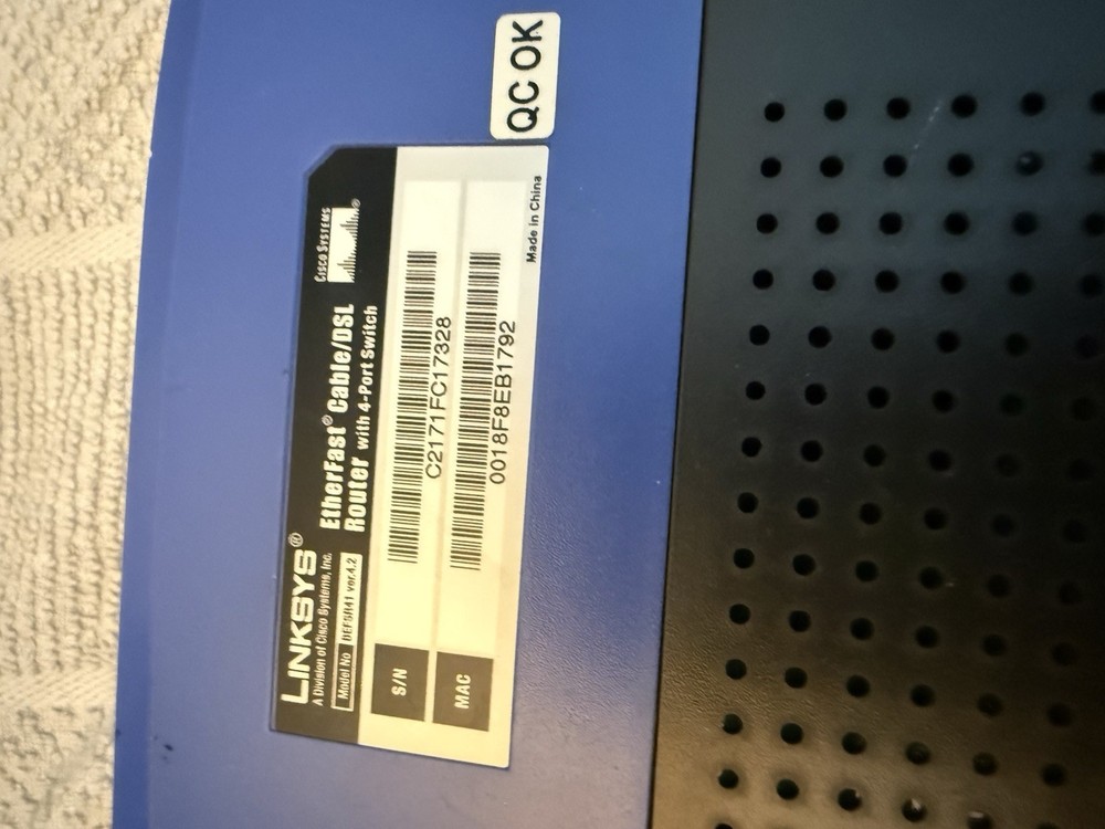 Cisco Router Lynksys Etherfast BEFSH41 Wired Cable/DSL 4 Port Switch & router