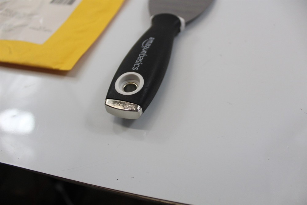 Putty Knife Stiff Nylon Handle with 3" wide Blade