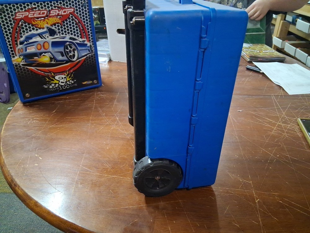 hot wheels 100 car rolling storage case