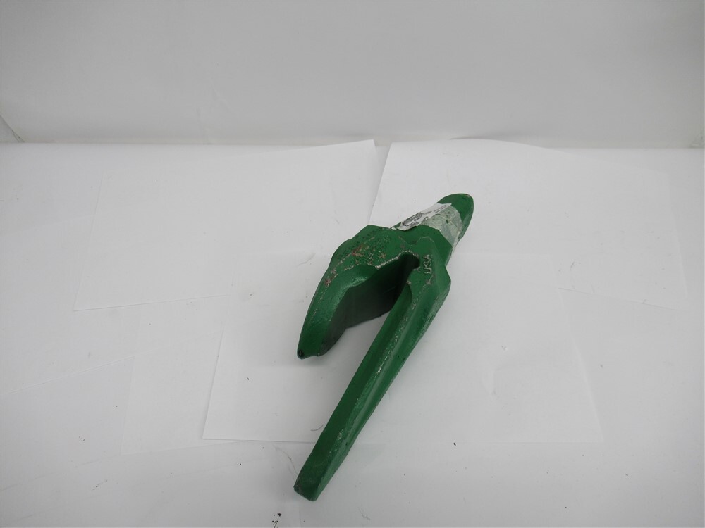 John Deere E5850U30 , Bucket Tooth Adapter